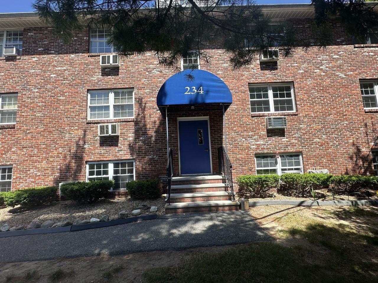 Low St #7 - Photo 3 of 14