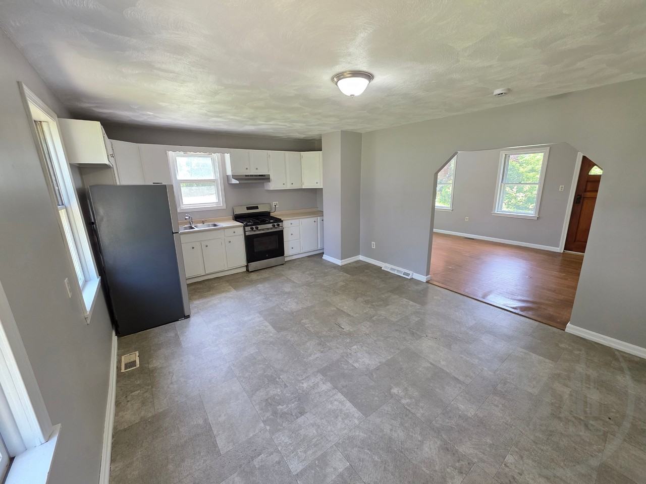 8-9 Water St - Photo 2 of 11