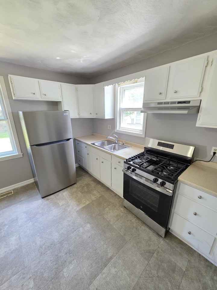 8-9 Water St - Photo 3 of 11