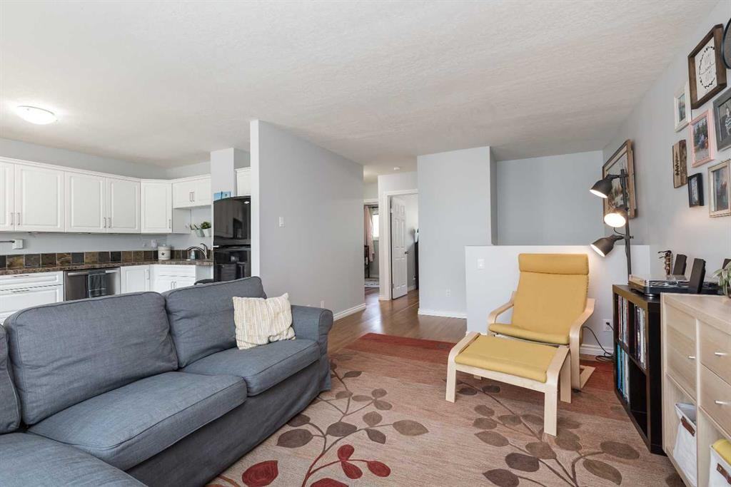 93 Simon Fraser Blvd W - Photo 5 of 23