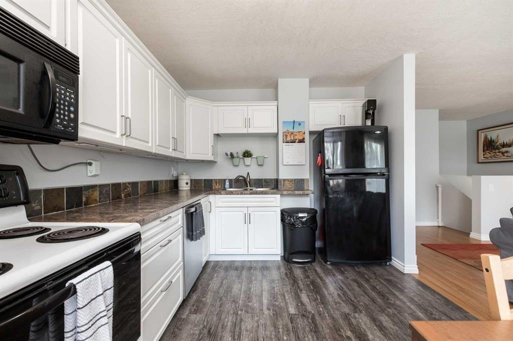 93 Simon Fraser Blvd W - Photo 7 of 23