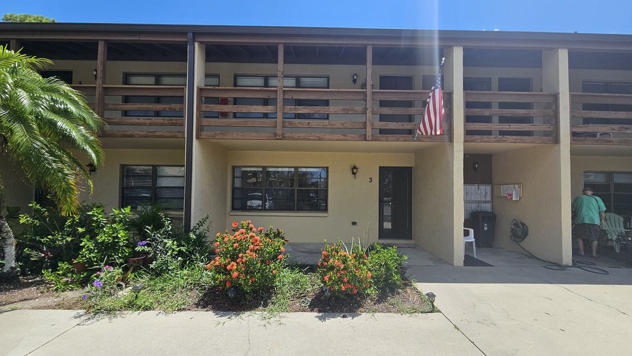 8 Quails Run Blvd #3 - Photo 2 of 29