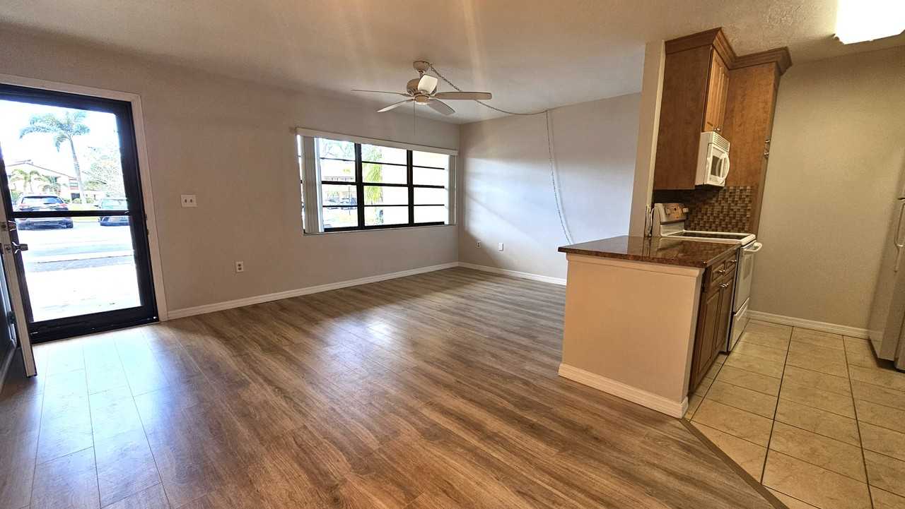 8 Quails Run Blvd #3 - Photo 5 of 29