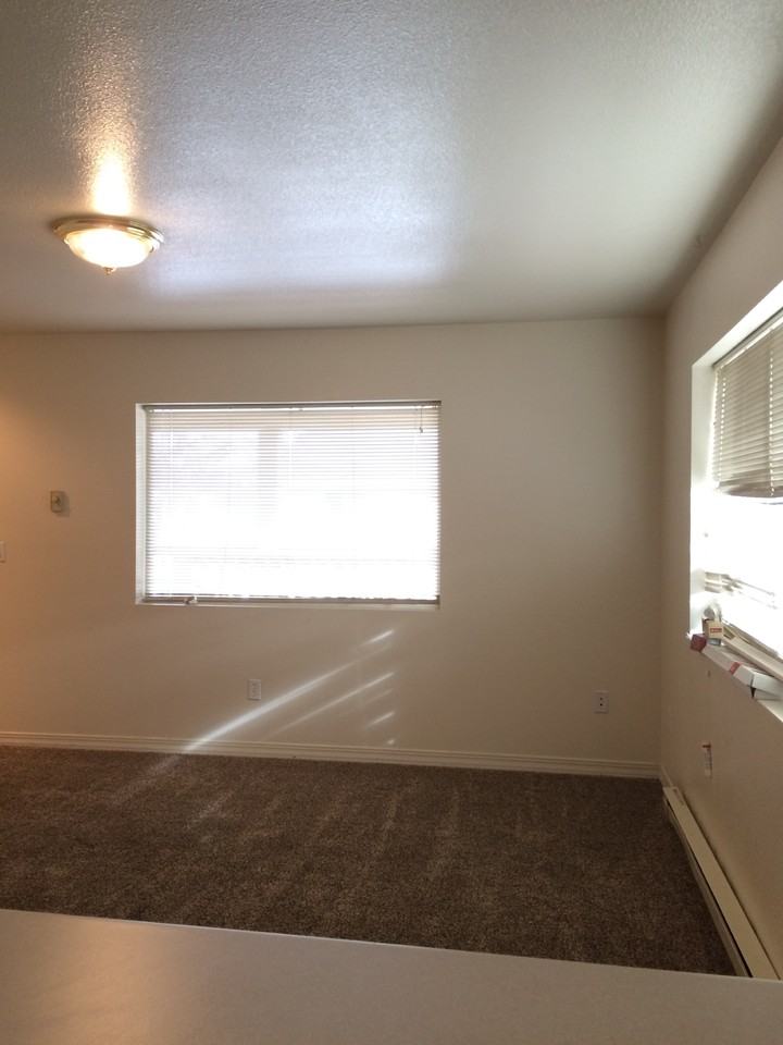 2211 S 12Th St W - Photo 2 of 9