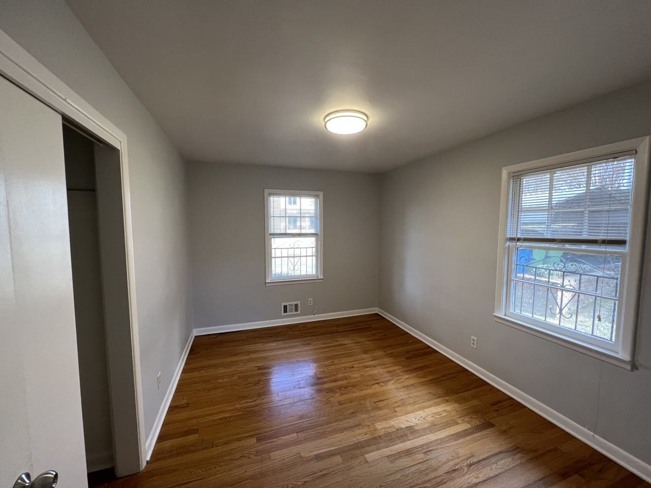825-827 Marstevan Dr Ne - Photo 3 of 3