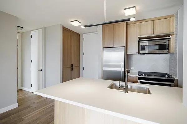 W 43rd St #09G - Photo 2 of 20