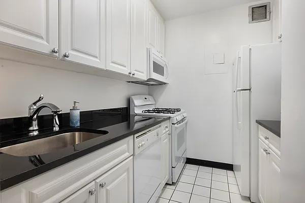 W 55th St #29F - Photo 4 of 11