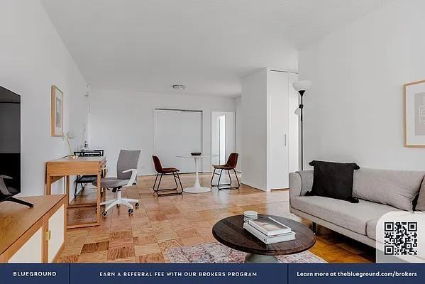 W 55th St #14B - Photo 4 of 20