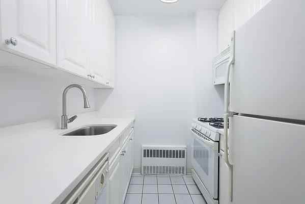 W 55th St #8F - Photo 3 of 20