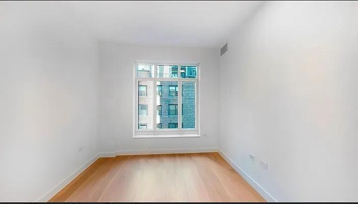 E 55th St #11C - Photo 4 of 20