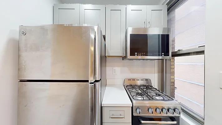 E 38th St #8A - Photo 2 of 20