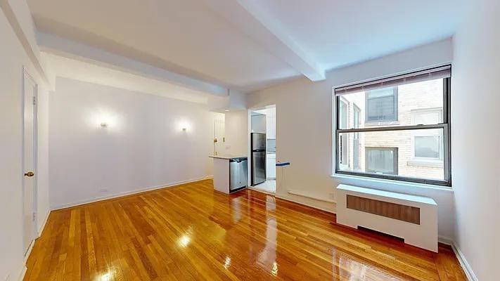 E 38th St #14I - Photo 4 of 20