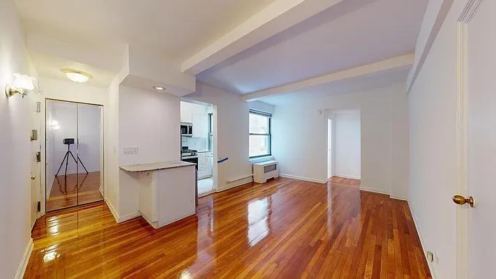 E 38th St #14I - Photo 5 of 20