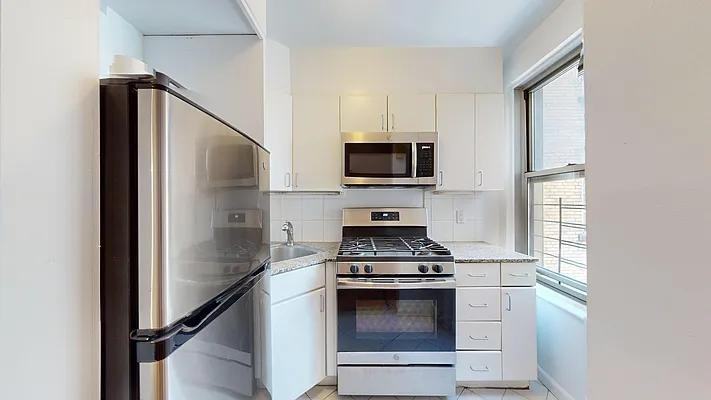 E 38th St #14I - Photo 7 of 20