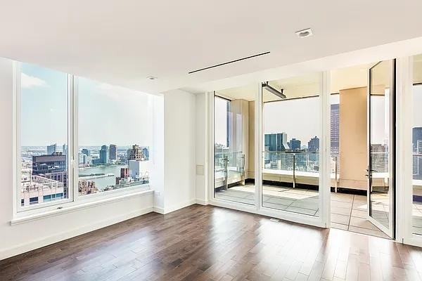 E 54th St #PH - Photo 7 of 20