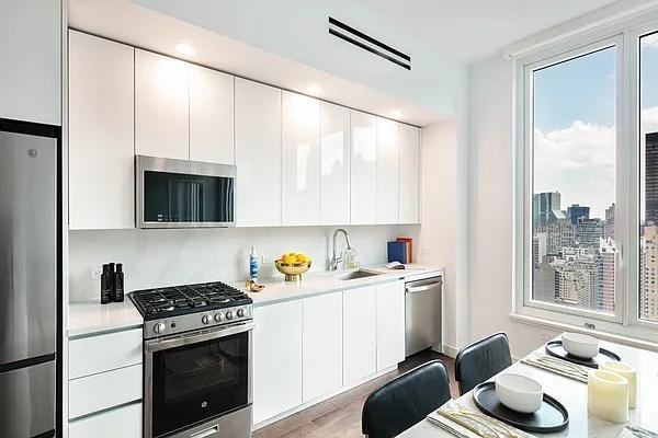 E 54th St #33B - Photo 2 of 20