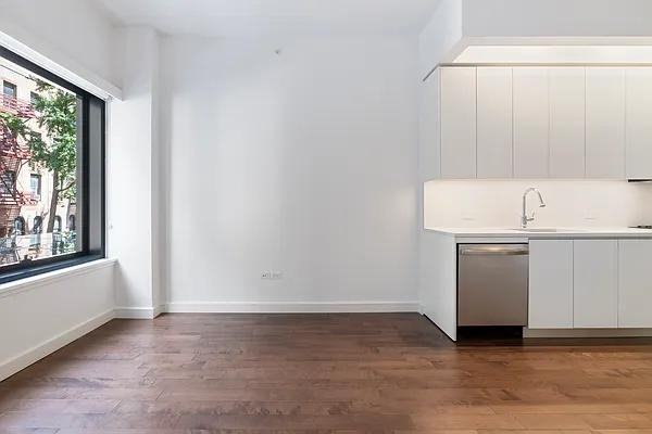 E 54th St #9A - Photo 4 of 20