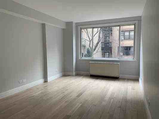 E 51st St #002H - Photo 7 of 20