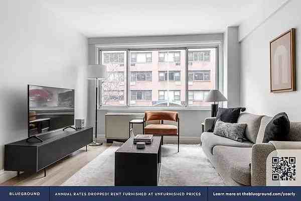 E 51st St #2F - Photo 3 of 20