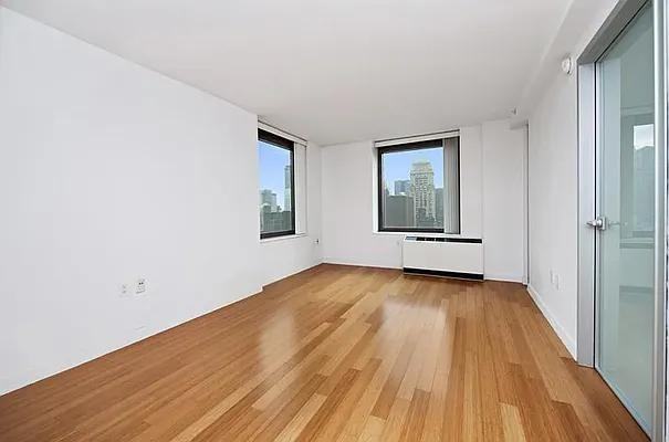 W 39th St #42E - Photo 4 of 20