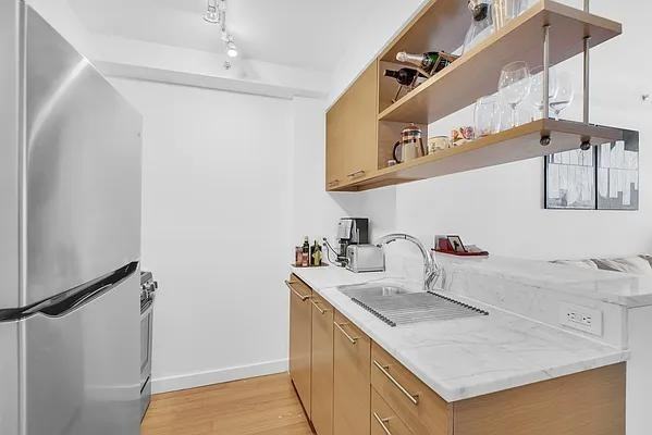 W 39th St #42C - Photo 4 of 12