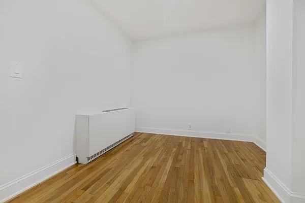 E 54th St #5G - Photo 4 of 15