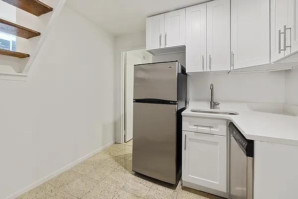 E 54th St #7G - Photo 2 of 20
