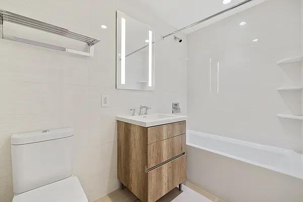 E 54th St #7G - Photo 3 of 20