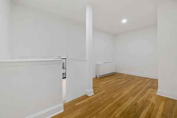 E 54th St #7G - Photo 4 of 20