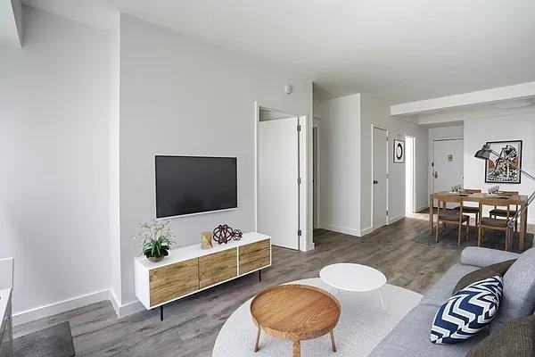 E 58th St #2J - Photo 2 of 20