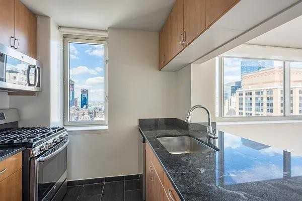 W 38th St #43C - Photo 4 of 20