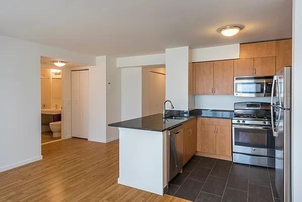 W 38th St #07E - Photo 2 of 11