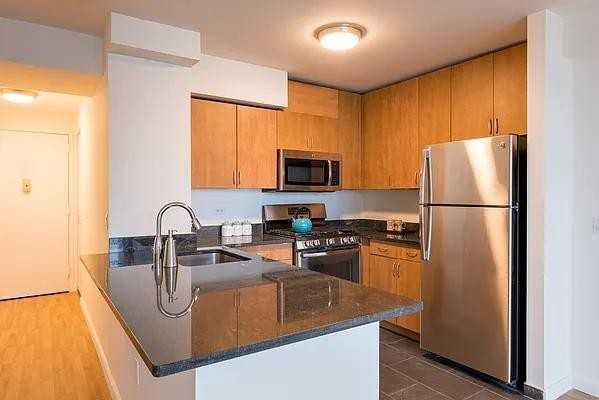 W 38th St #07E - Photo 3 of 11