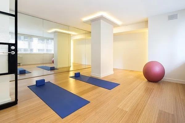 W 38th St #07E - Photo 6 of 11