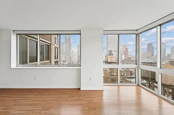 W 38th St #17J - Photo 3 of 20