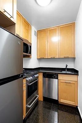 E 36th St #7F - Photo 3 of 20