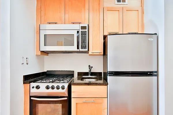 E 36th St #11H - Photo 3 of 20