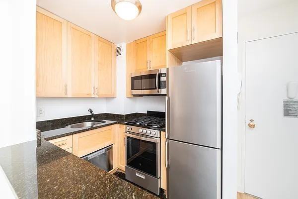 E 36th St #2E - Photo 3 of 13