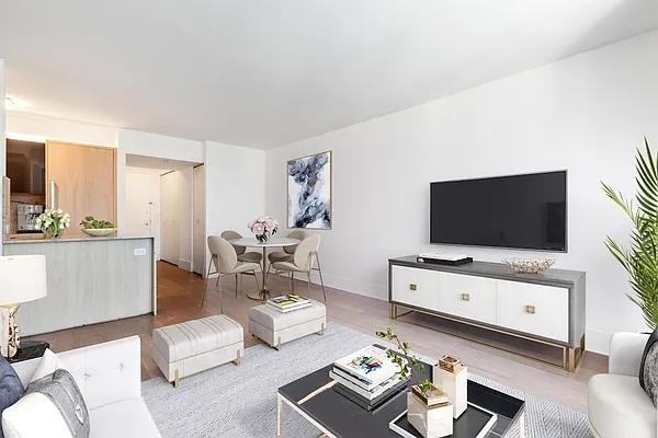 W 47th St #PHB - Photo 4 of 20