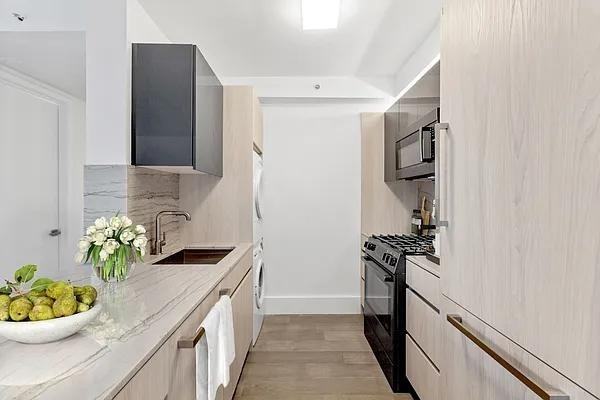 W 47th St #PHB - Photo 5 of 20