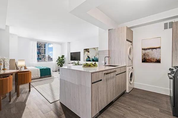 W 47th St #34K - Photo 2 of 20