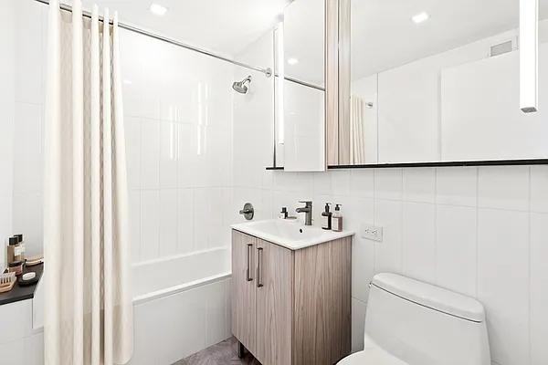 W 47th St #34K - Photo 3 of 20