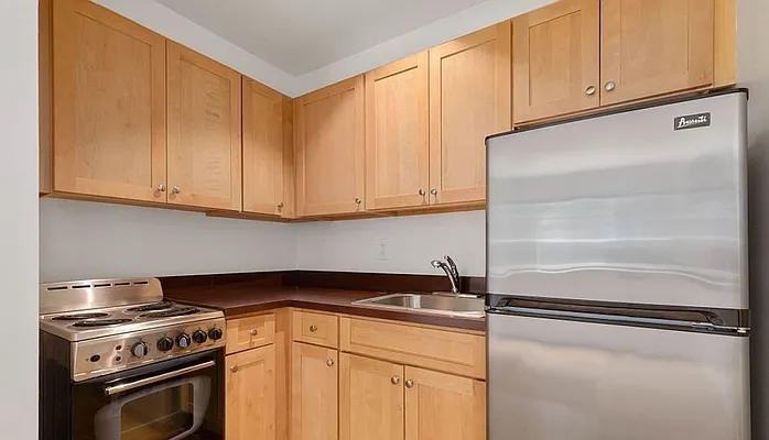 W 30th St #2E - Photo 3 of 20