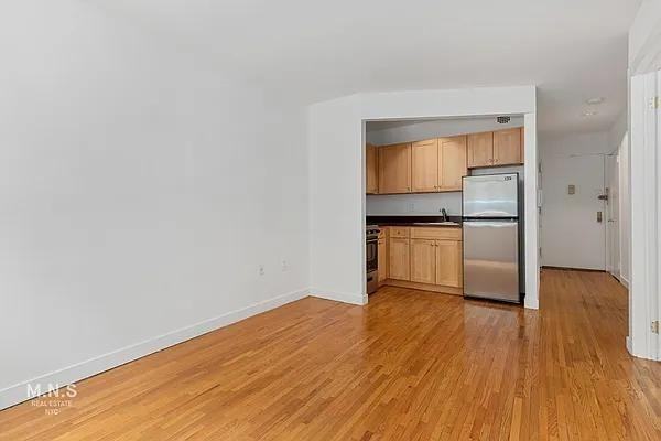 W 30th St #2E - Photo 7 of 20