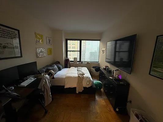 E 44th St #5O - Photo 2 of 20