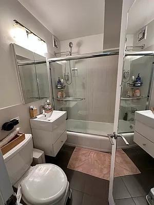 E 44th St #5O - Photo 4 of 20