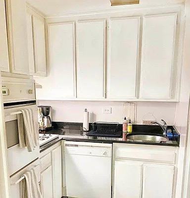 E 44th St #5O - Photo 5 of 20