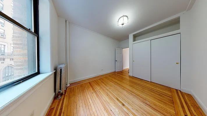 W 51st St #508 - Photo 7 of 20