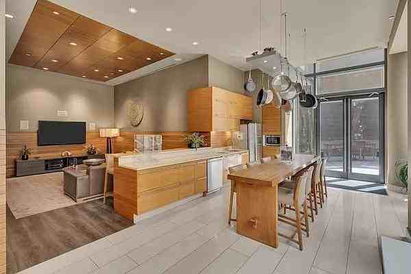 W 31st St #10F - Photo 4 of 20