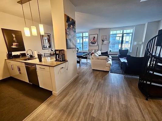 Fleet Pl #16C - Photo 2 of 20